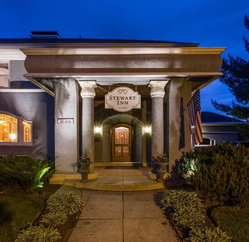 Stewart Inn hotel hero