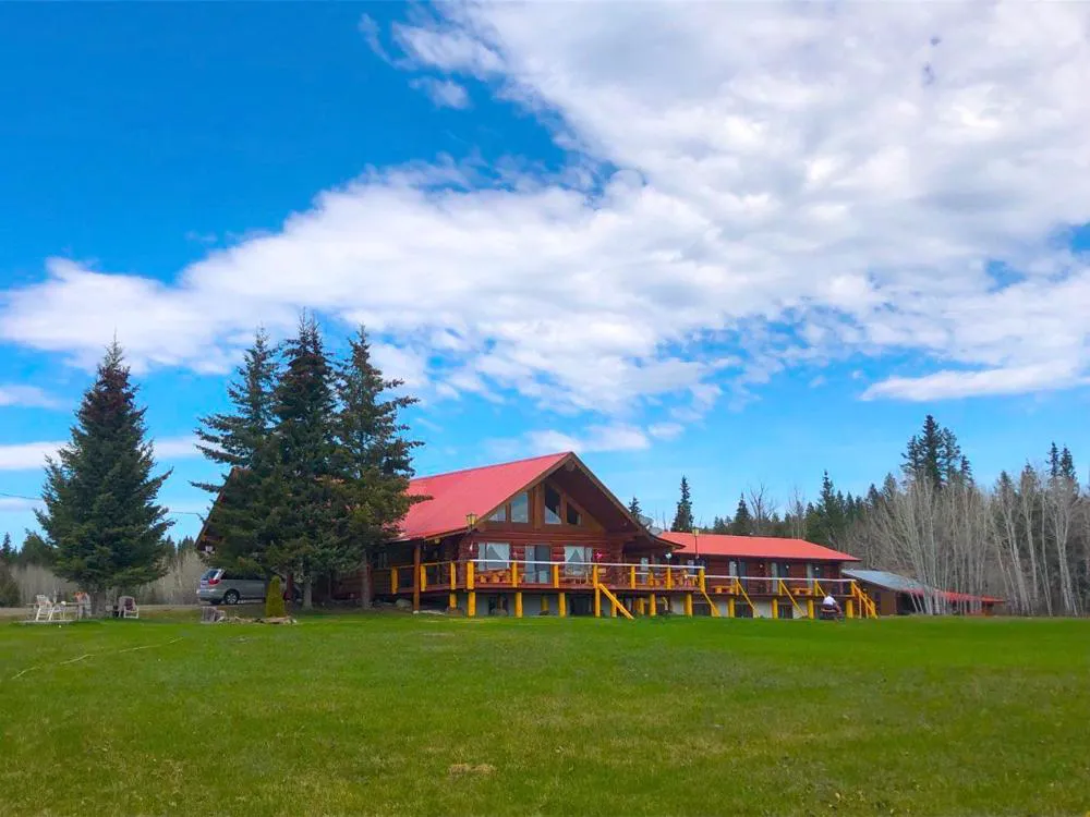 Cariboo Log Guest House hotel hero