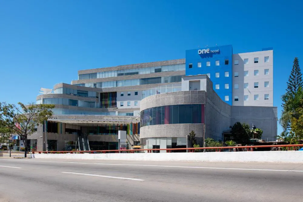 One Puerto Vallarta Aeropuerto hotel hero