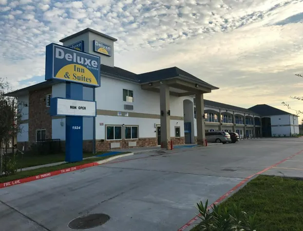 Deluxe Inn & Suites Baytown hotel detail image 1