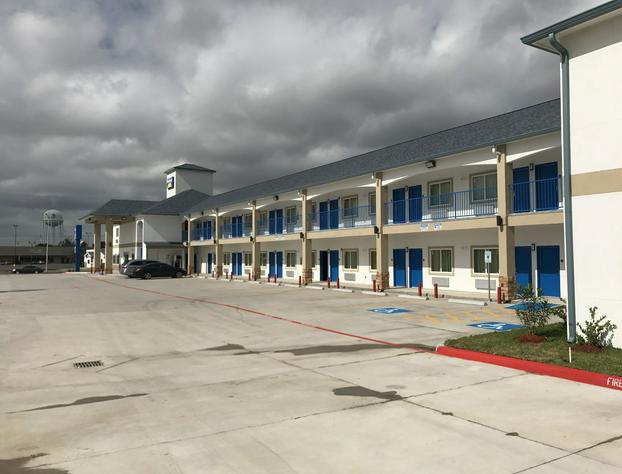 Deluxe Inn & Suites Baytown hotel detail image 2