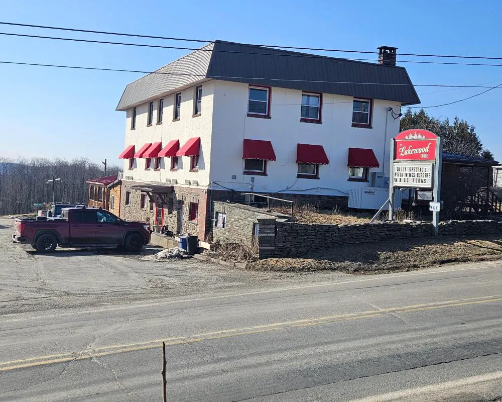 Lakewood Lodge hotel hero