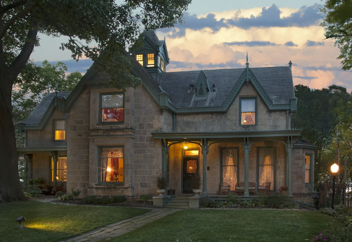 The Livingston Inn hotel hero