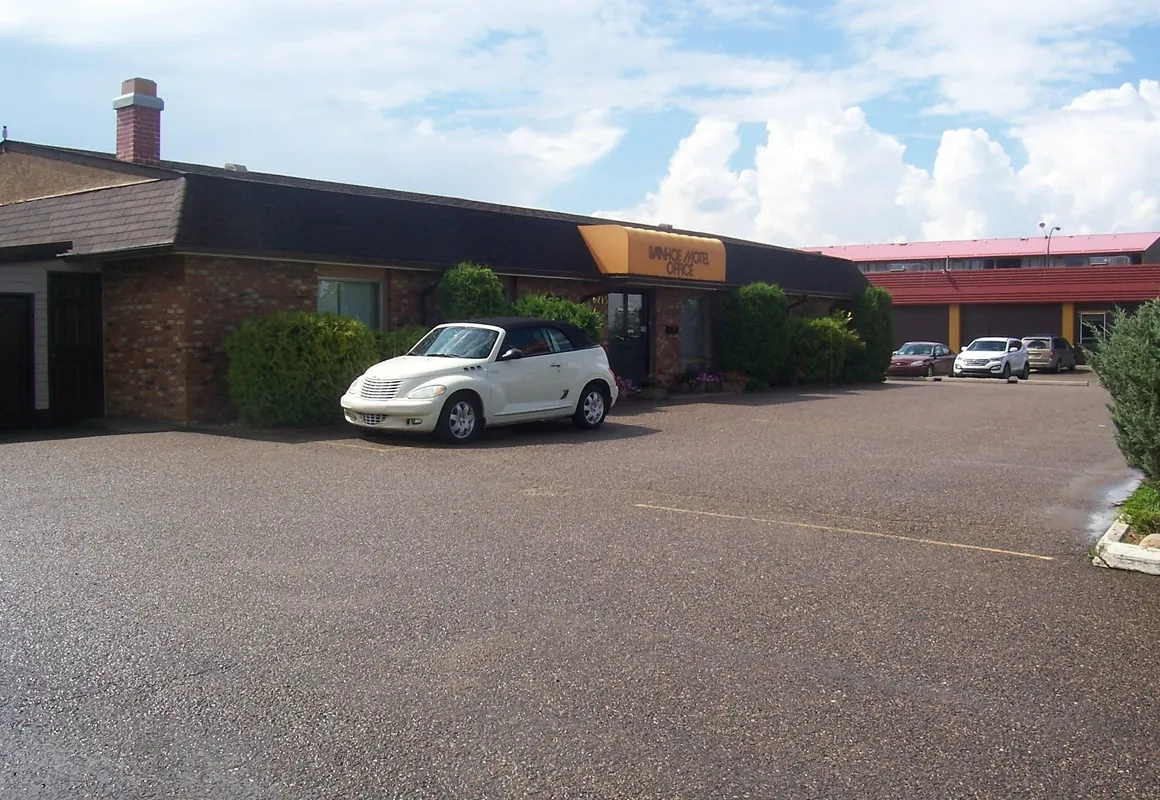 Ivanhoe Motel hotel hero