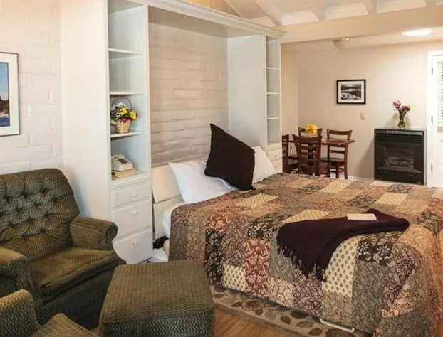 Pine Acres Lodge hotel detail image 3