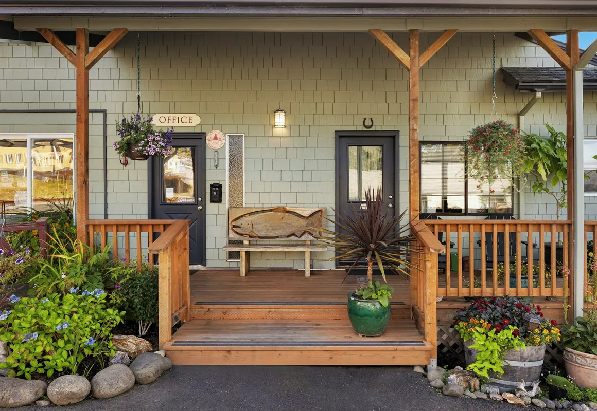 Wheeler on the Bay Lodge & Marina hotel hero