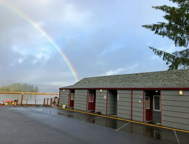 Wheeler on the Bay Lodge & Marina hotel detail image 2
