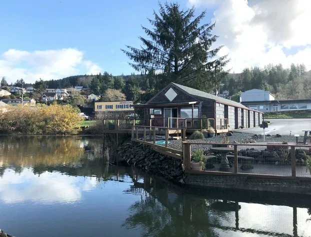 Wheeler on the Bay Lodge & Marina hotel detail image 3