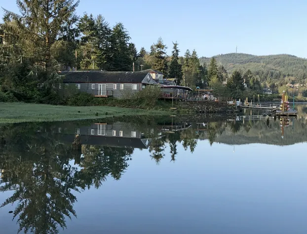 Wheeler on the Bay Lodge & Marina hotel detail image 4