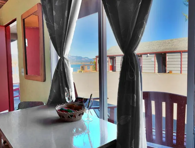 Wheeler on the Bay Lodge & Marina hotel detail image 1