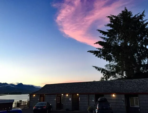 Wheeler on the Bay Lodge & Marina hotel detail image 3