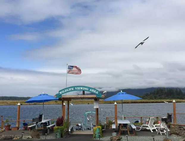 Wheeler on the Bay Lodge & Marina hotel detail image 4