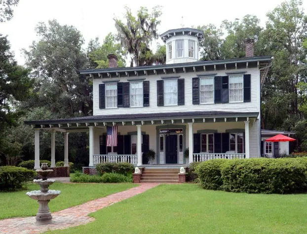 1872 Denham Inn hotel detail image 1