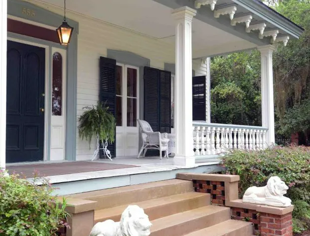 1872 Denham Inn hotel detail image 3