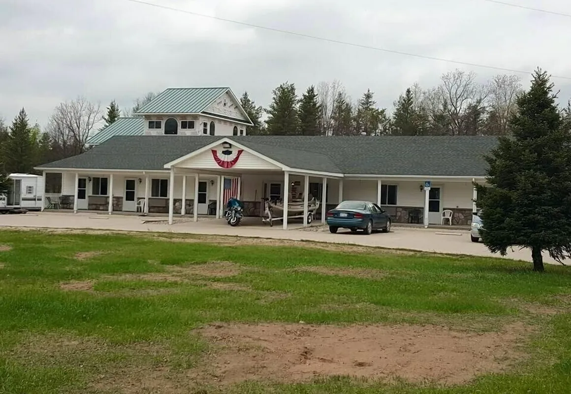 Scully's Manistee Outpost Motel hotel hero
