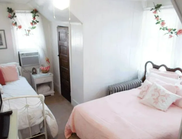 Plymouth Inn hotel detail image 4