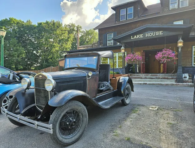 Lake House hotel detail image 3