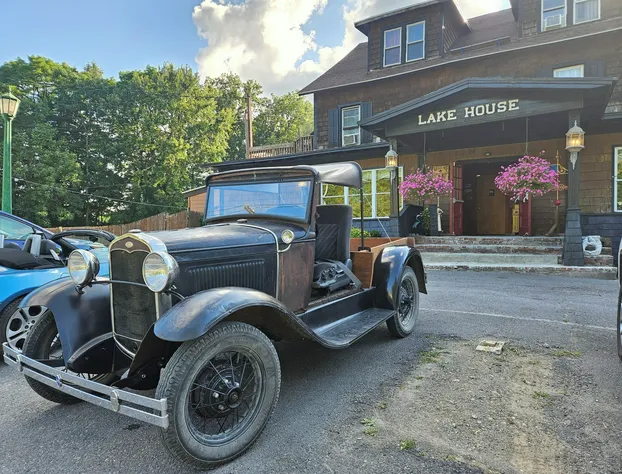Lake House hotel detail image 3