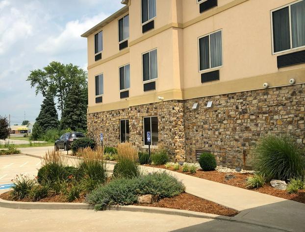 Country View Inn & Suites hotel detail image 1