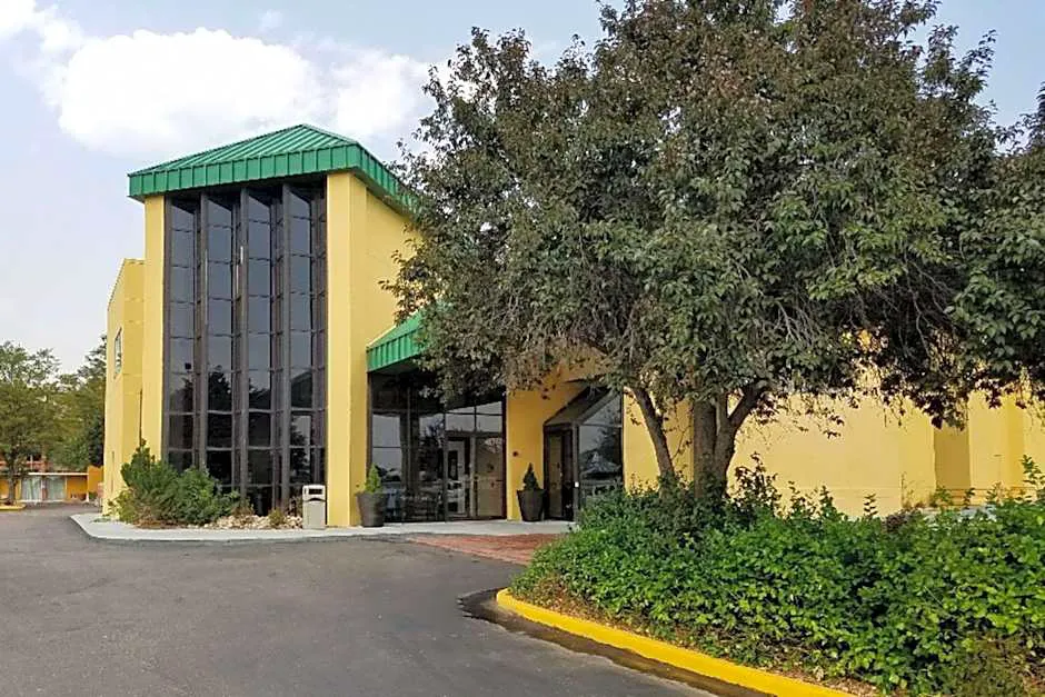 Clarion Inn hotel hero