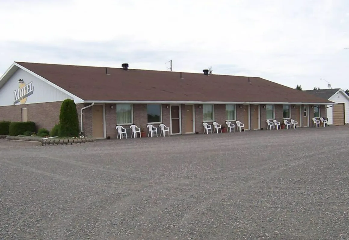 Earlton Motel hotel hero