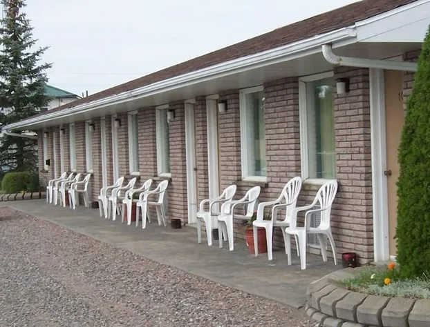 Earlton Motel hotel detail image 1