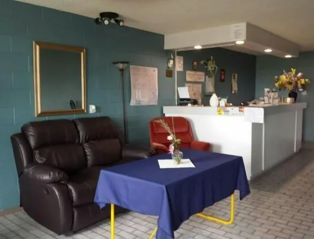 Earlton Motel hotel detail image 3