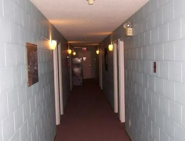 Earlton Motel hotel detail image 4