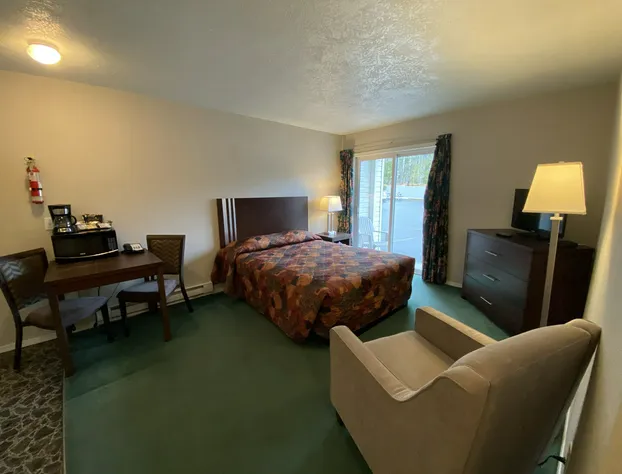 Lake Cowichan Lodge hotel detail image 3