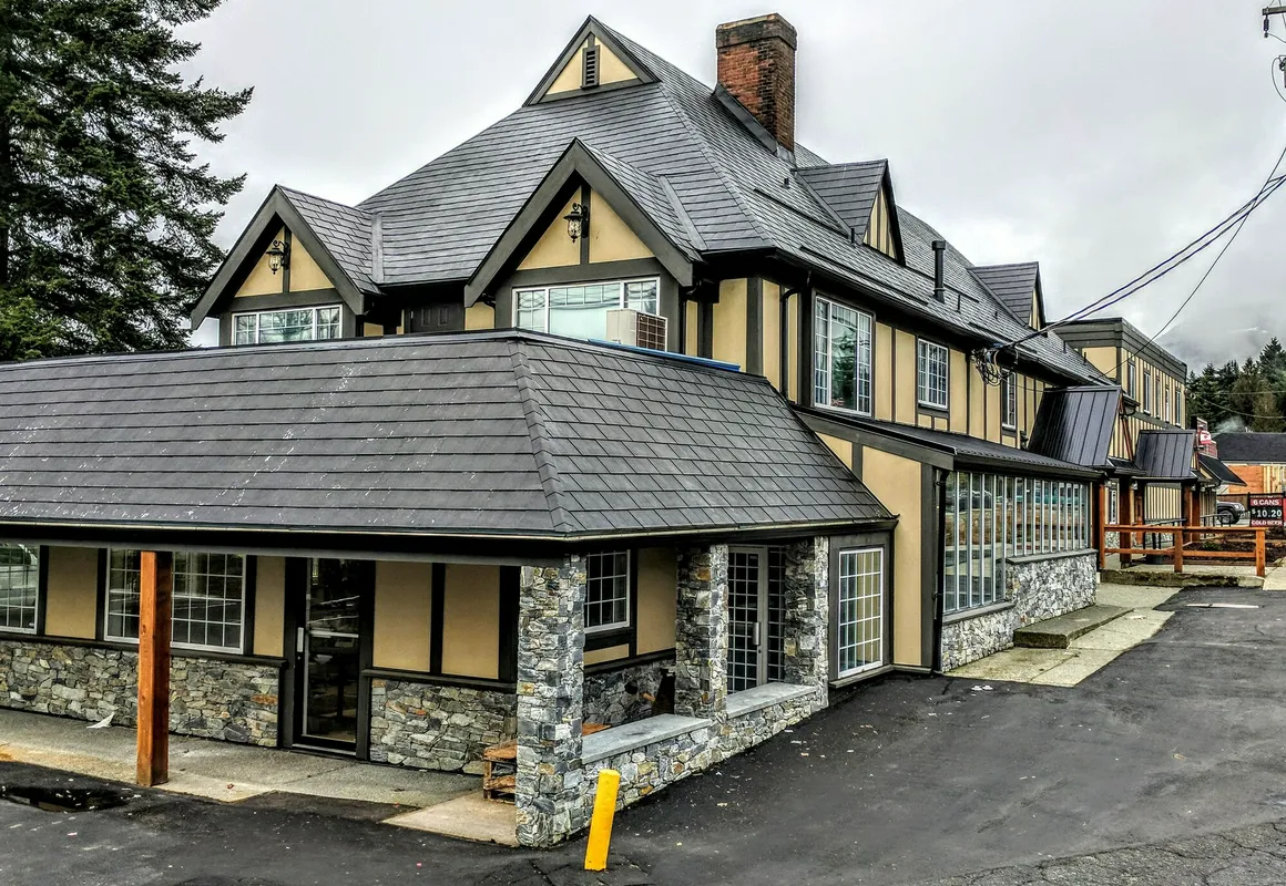 Riverside Inn hotel hero