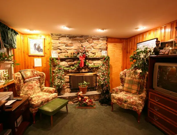 Nootka Lodge hotel detail image 4