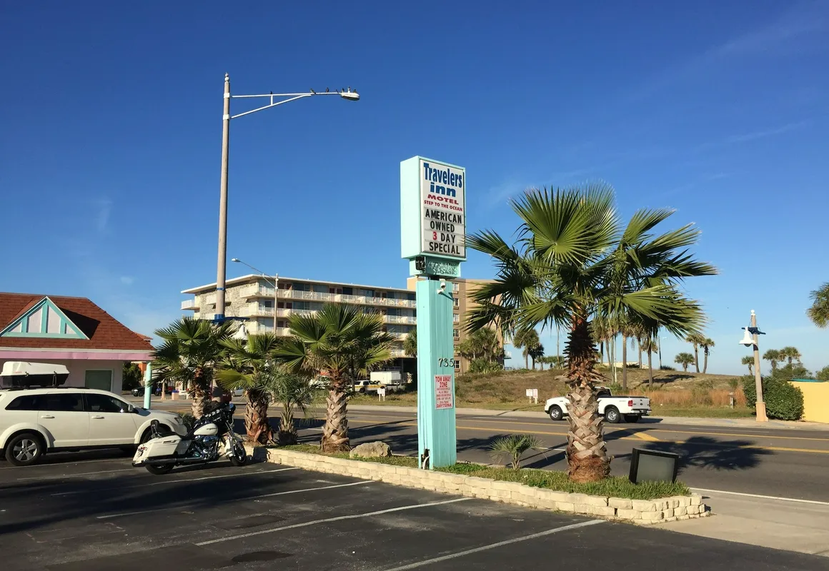 Travelers Inn hotel hero