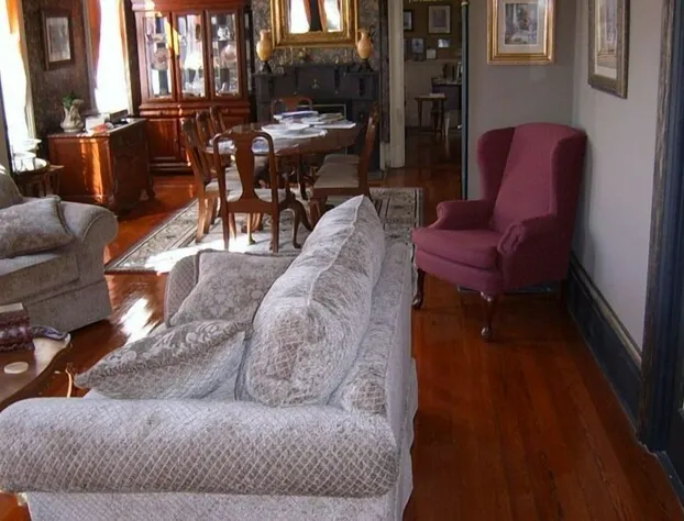 Roussell's Garden Bed & Breakfast hotel detail image 3