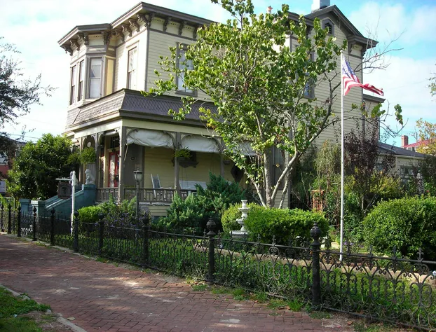 Roussell's Garden Bed & Breakfast hotel detail image 1