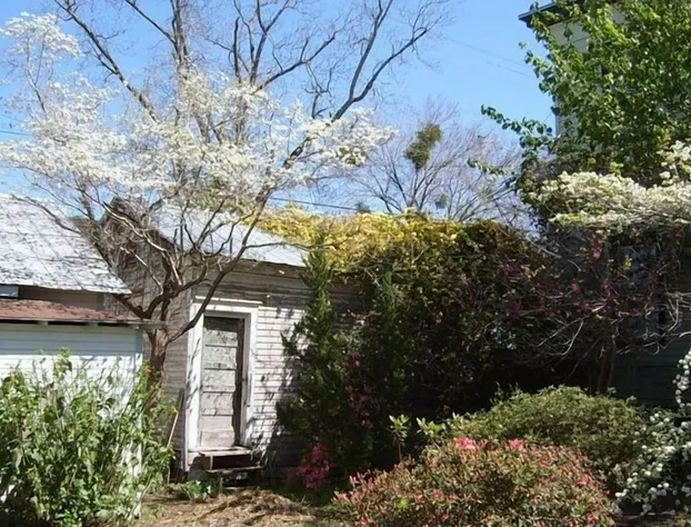 Roussell's Garden Bed & Breakfast hotel detail image 2