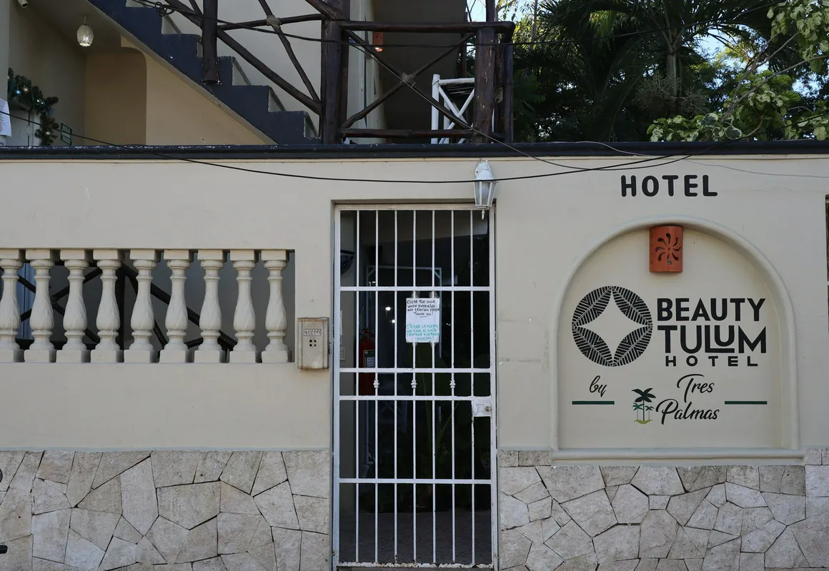 Las Tres Palmas Hotel hotel hero