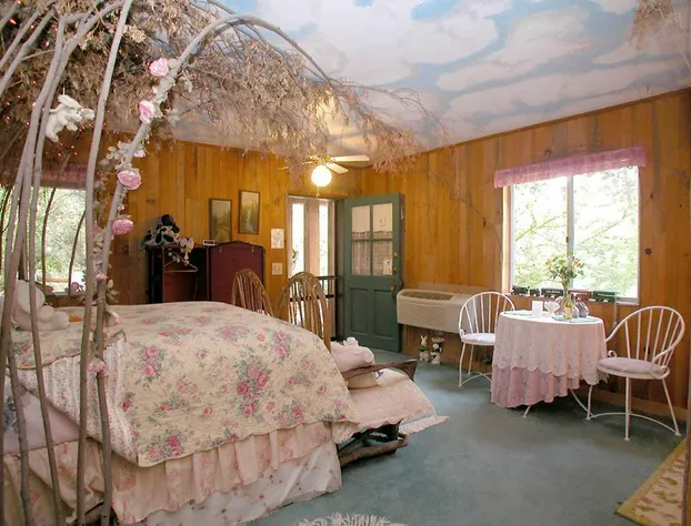 Wikiup Bed & Breakfast hotel detail image 2