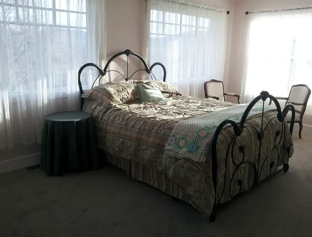 Harvelle House Bed & Breakfast hotel detail image 4