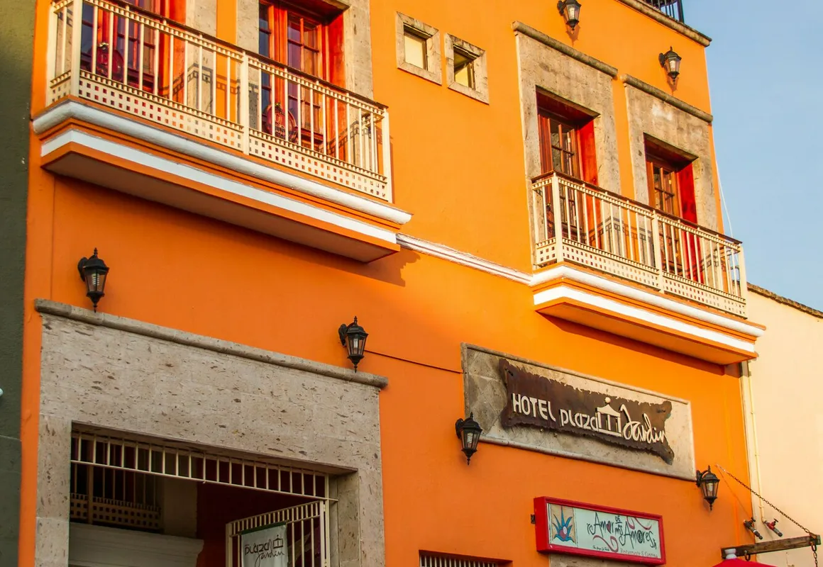 Hotel Plaza Jardín hotel hero