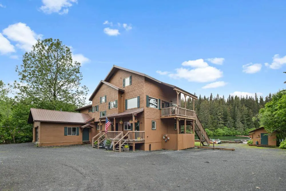 Bear Lake Lodgings Bed & Breakfast hotel hero