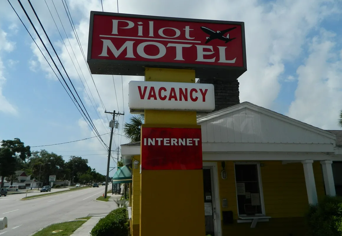 Pilot Motel hotel hero