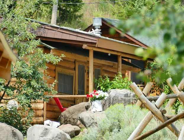 Creekside Lodge at Yellowstone hotel detail image 3