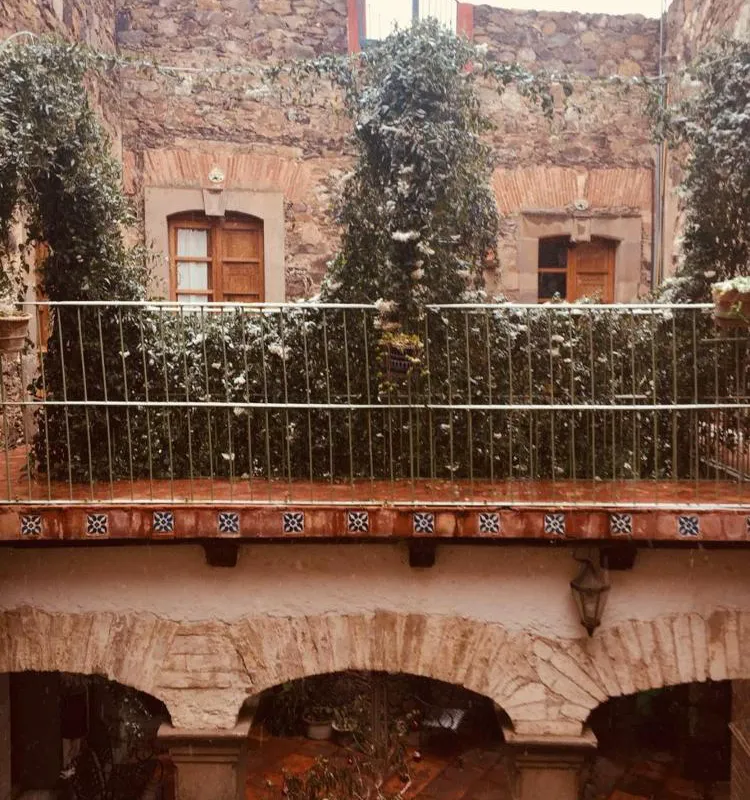 Hotel Shantiniketan hotel hero