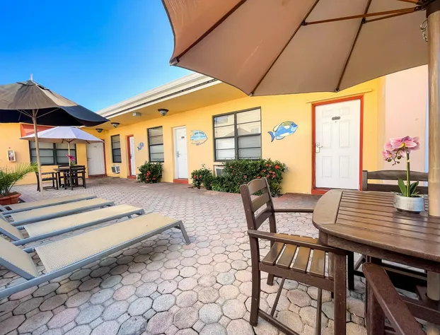 Greniers hotel detail image 2