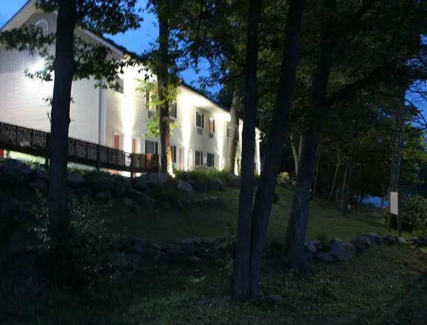 Crestwood Inn hotel detail image 1