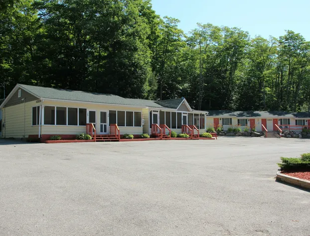 Crestwood Inn hotel detail image 3