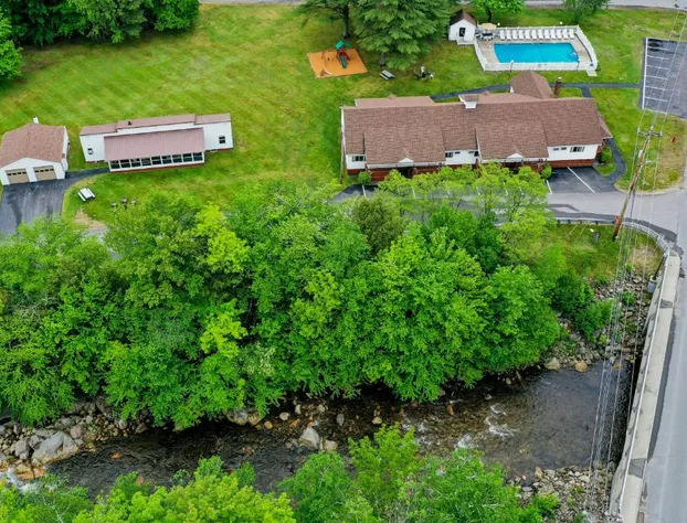 Riverbank Motel and Cabins hotel detail image 4
