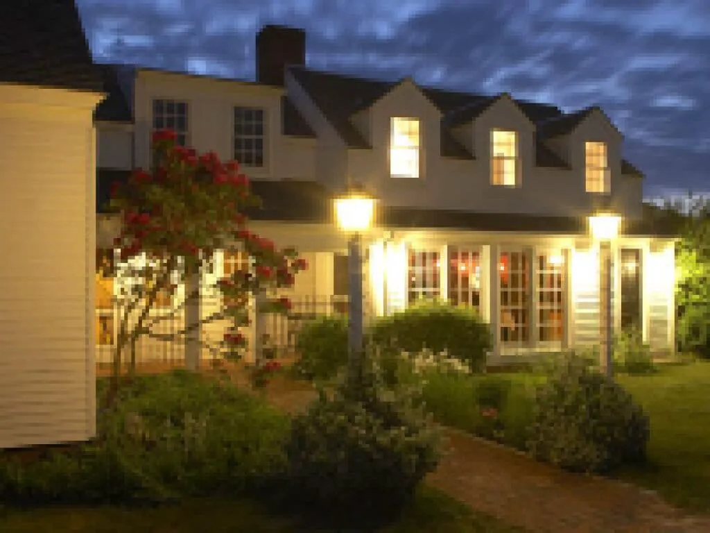 Mooncussers Tavern and Inn hotel hero