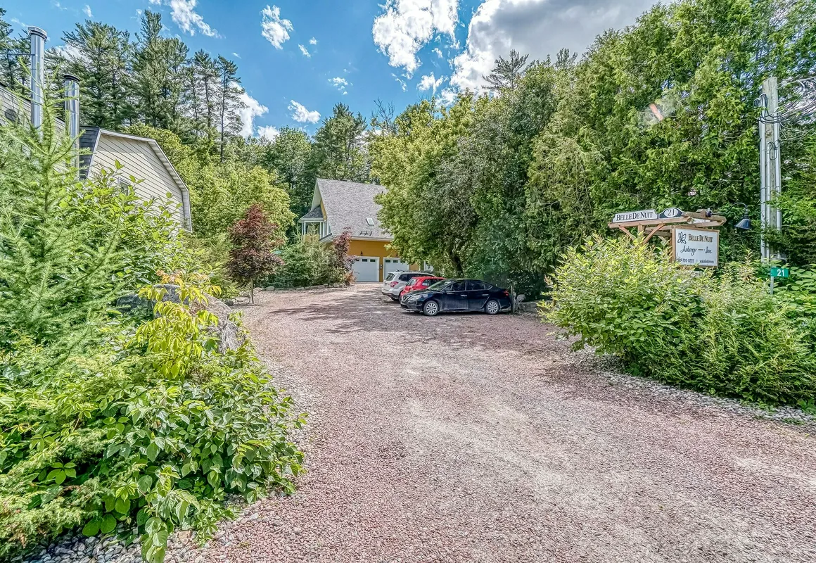 Belle de Nuit hotel hero