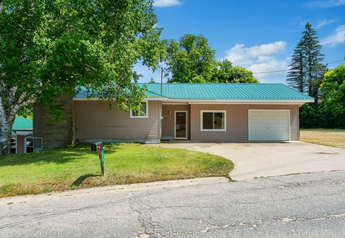 South Arm Retreats hotel hero